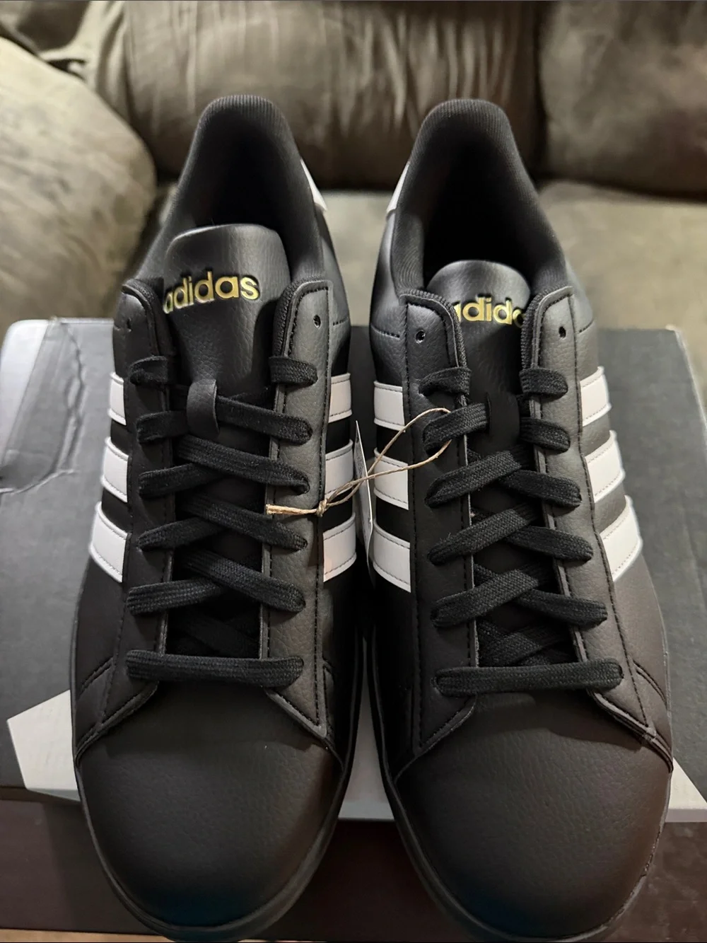 Adidas Court
